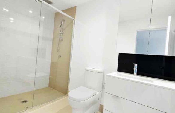 Comment enlever l’odeur d’égout dans la canalisation de la douche ?