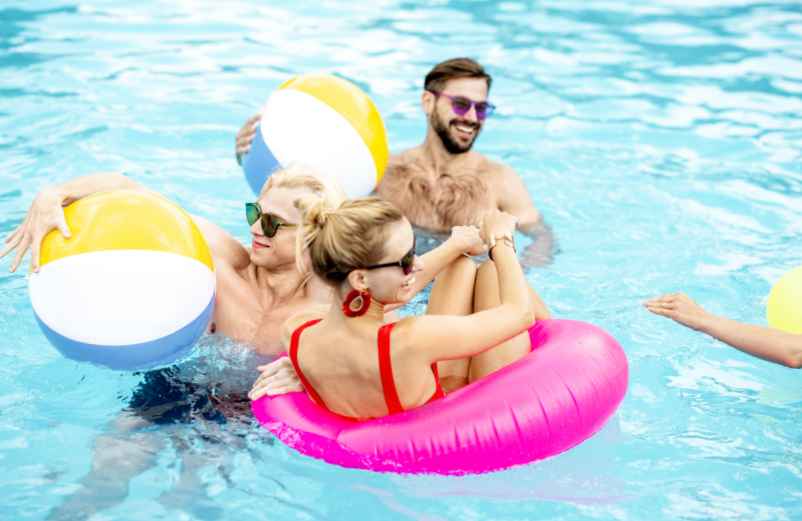 Piscine en fibre de verre : avantages et inconvénients