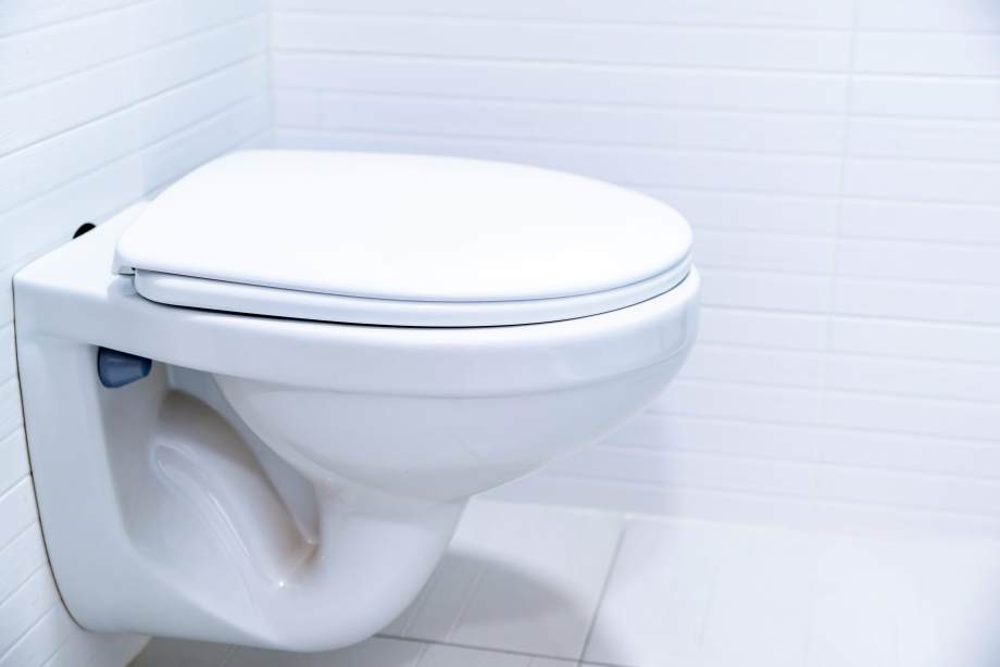 Quels sont les avantages et inconvénients du WC suspendu ?