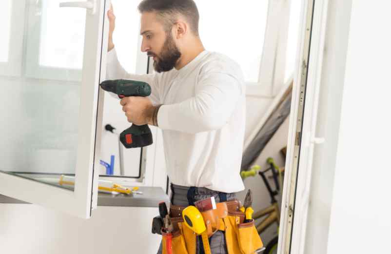 Baie vitrée à galandage : avantages et inconvénients pour votre maison