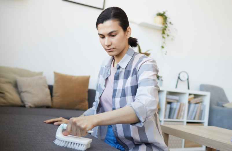 Astuces de nettoyage pour un canapé en tissu