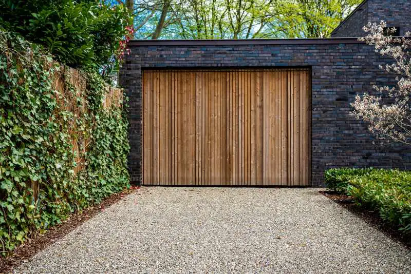 Isolation d'une porte de garage basculante : les étapes à suivre