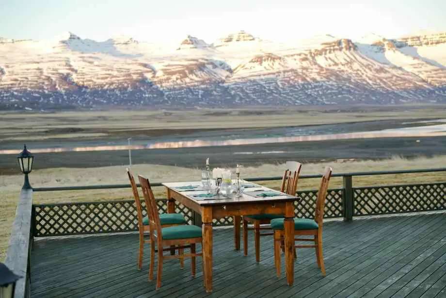 La technique pour visser les lames de terrasse en bois en 4 tapes