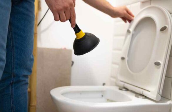 Les toilettes de mon immeuble se bouchent tout le temps : que faire pour régler le problème