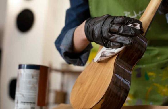 Comment enlever des taches de graisse sur du bois sans l'abîmer ? Astuces de grand-mère garanties