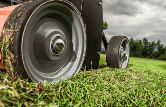 Horaires de tonte en 2025 : ce que les communes autorisent (et interdisent) Maison-Robert-Tatin